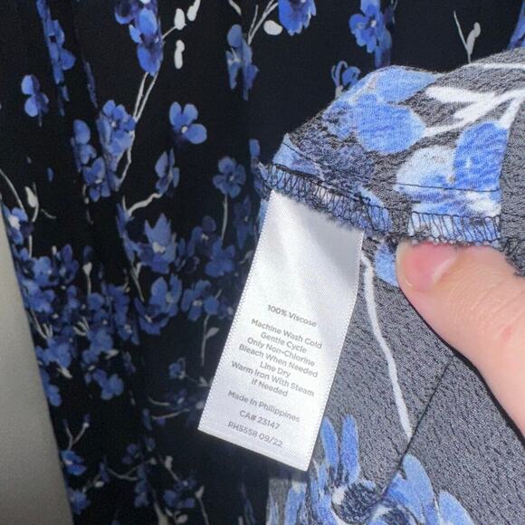 Talbots Smocked Midi Dress XL Petite Blue Floral Print Black Long Sleeve V-Neck - Picture 6 of 7